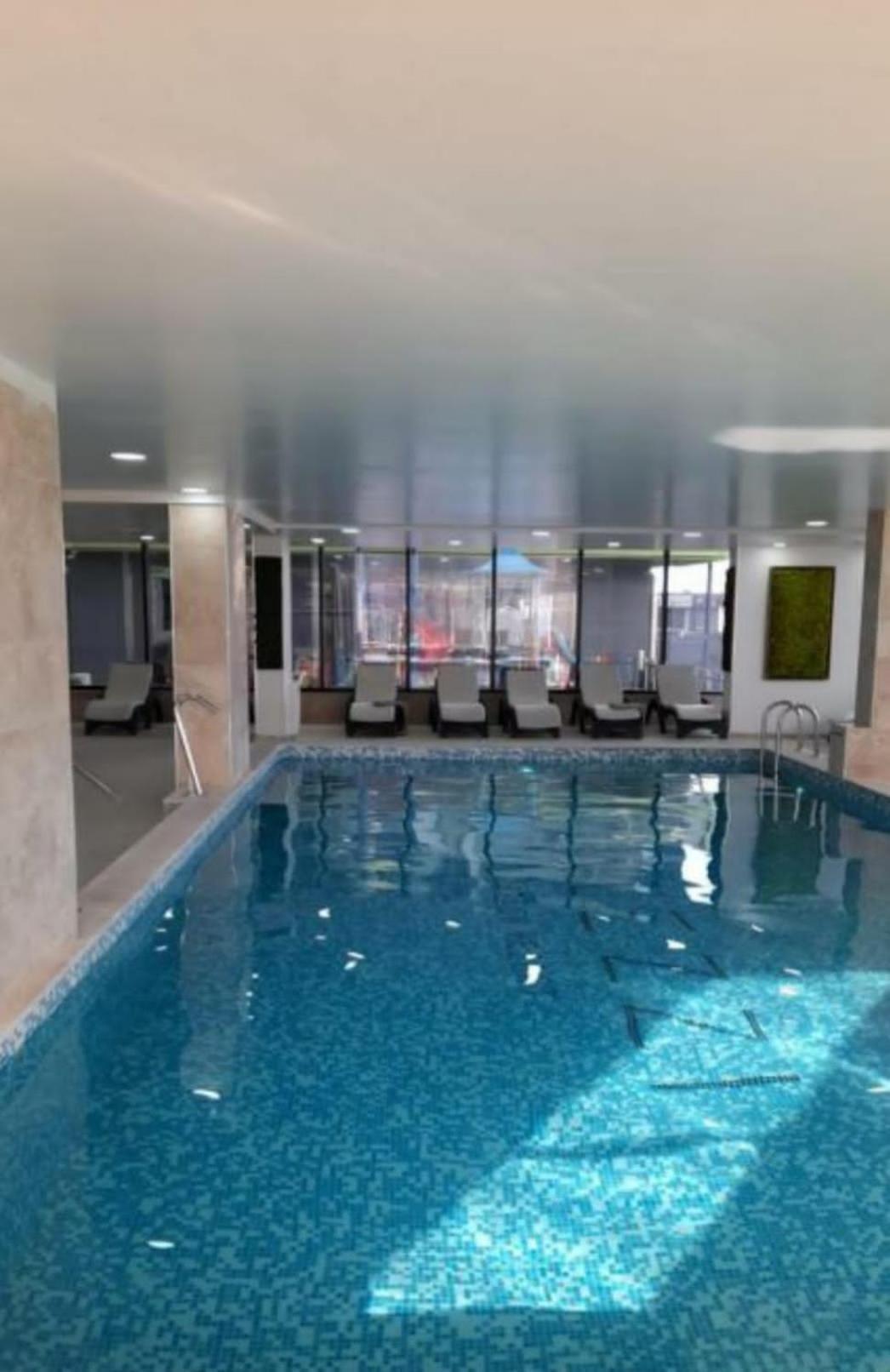 Alezzi Beach Vibe Family Studio With Spa Piscina Interioara Incalzita Sauna Jacuzzi Gym Năvodari Exterior foto